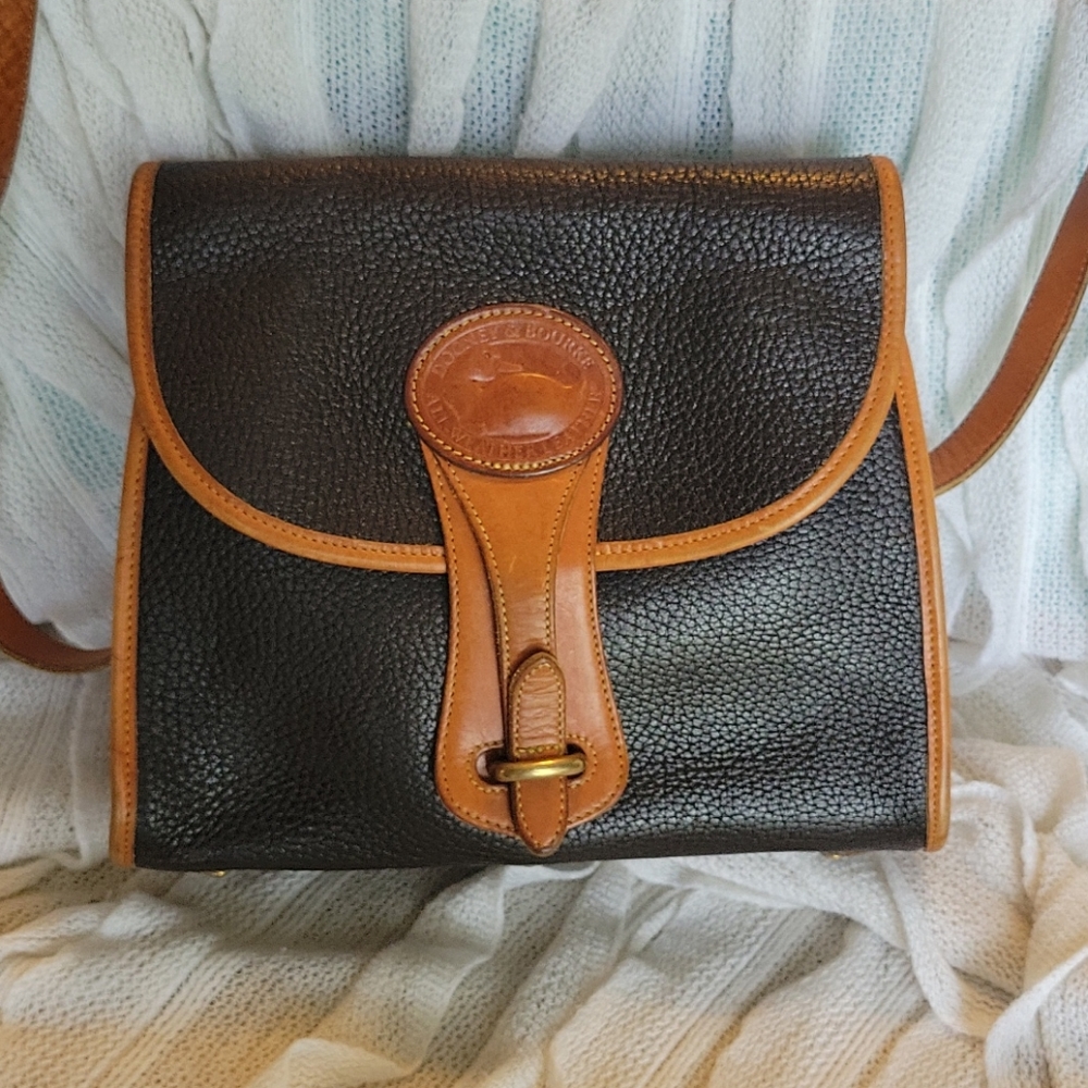 Vintage Dooney Lg Essex crossbody